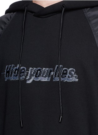 Detail View - Click To Enlarge - JUUN.J - 'Hide Your Lies' slogan embroidered ripstop sleeve sweatshirt