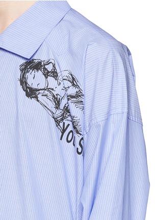 Detail View - Click To Enlarge - YOHJI YAMAMOTO - Graphic print stripe long shirt