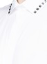 Detail View - Click To Enlarge - VALENTINO GARAVANI - 'Rockstud Untitled 05 Noir' poplin shirt