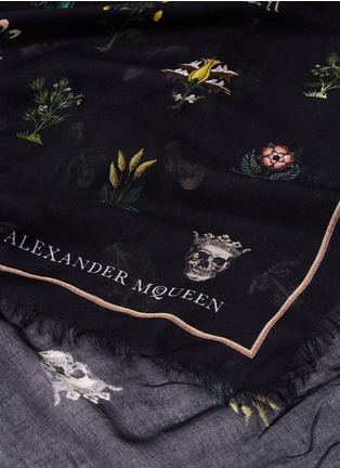 Detail View - Click To Enlarge - ALEXANDER MCQUEEN - Medieval flower print silk-modal scarf