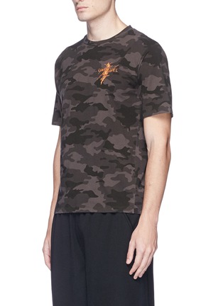 Front View - Click To Enlarge - BEN TAVERNITI UNRAVEL PROJECT  - Logo embroidered camouflage print T-shirt