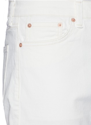 Detail View - Click To Enlarge - TASAKI - Frayed cropped jeans