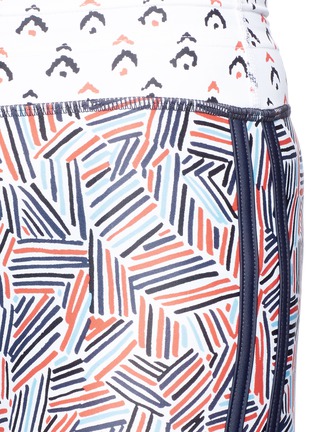 Detail View - Click To Enlarge - THE UPSIDE - 'Fire and Rain' print cropped performance leggings
