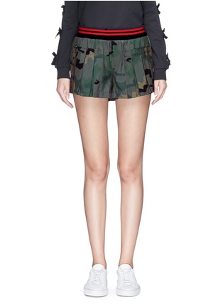 Main View - Click To Enlarge - THE UPSIDE - 'Camo Agassi' pleated panel shorts