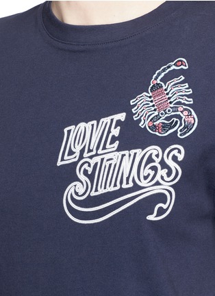Detail View - Click To Enlarge - OPENING CEREMONY - 'Love Stings' print T-shirt