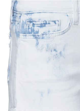 Detail View - Click To Enlarge - L'AGENCE - 'Zoe' bleach splatter distressed denim shorts