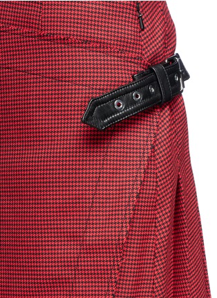 Detail View - Click To Enlarge - HELMUT LANG - Wrap front pleated houndstooth skirt