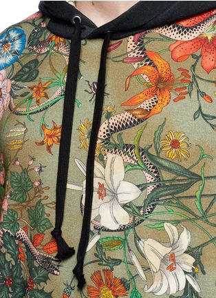 Detail View - Click To Enlarge - GUCCI - 'Flora Snake' print hoodie