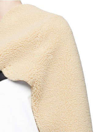 Detail View - Click To Enlarge - SHUSHU/TONG - Belted faux shearling sleeve