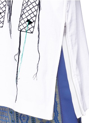 Detail View - Click To Enlarge - SACAI - 'A Day in the Life' slogan embroidered fringe oversized T-shirt