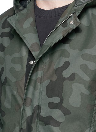 Detail View - Click To Enlarge - THE EDITOR - Camouflage print hooded twill parka