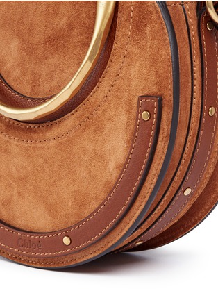 Detail View - Click To Enlarge - CHLOÉ - 'Pixie' small bracelet handle round crossbody bag