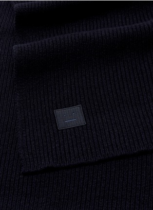 Detail View - Click To Enlarge - ACNE STUDIOS - 'Bansy L Face' emoticon patch wool rib knit scarf