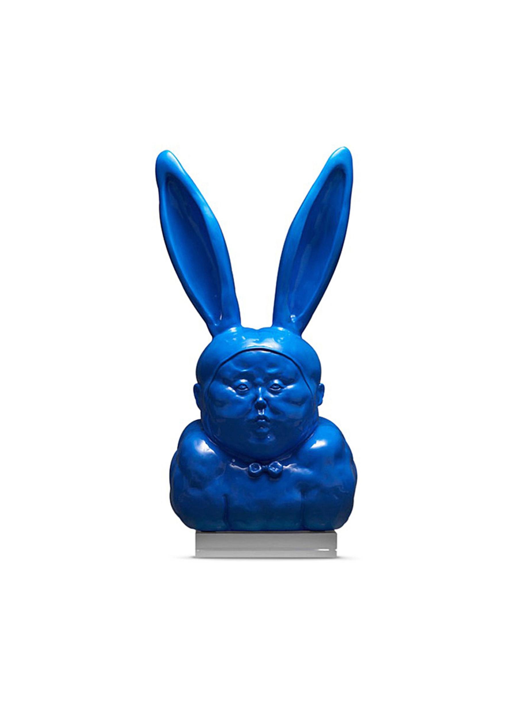 X+q The bunny guy i sculpture