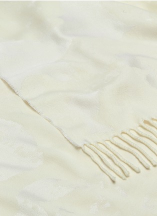 Detail View - Click To Enlarge - FRETTE - Romantic throw – Natural/Ivory