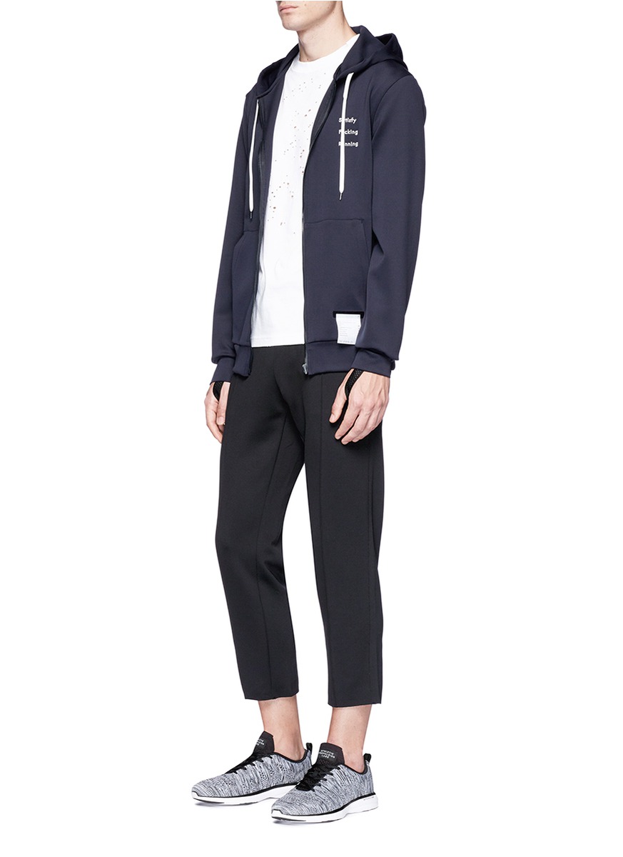 SATISFY Slogan appliqué moth-eaten running T-shirt