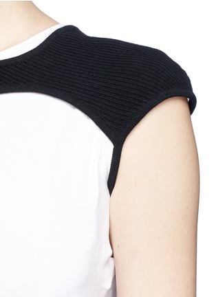Detail View - Click To Enlarge - HELMUT LANG - Textured stripe knit saddle shoulder holster