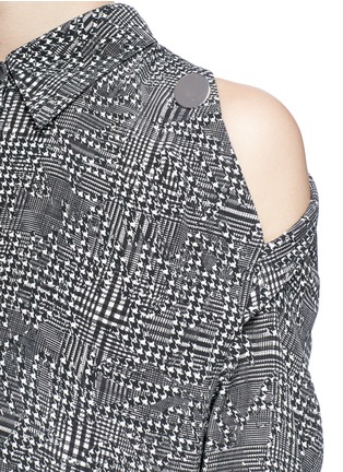 Detail View - Click To Enlarge - ALEXANDER WANG - Cold shoulder houndstooth print oversized silk shirt dress