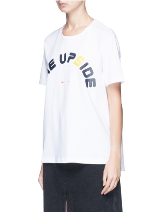 Front View - Click To Enlarge - THE UPSIDE - 'White Swing' logo print T-shirt
