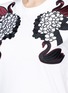 Detail View - Click To Enlarge - VICTORIA, VICTORIA BECKHAM - Swan and floral bouquet patch T-shirt
