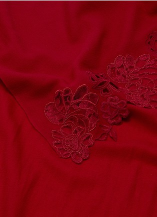 Detail View - Click To Enlarge - JANAVI - Chantilly lace border Merino wool scarf
