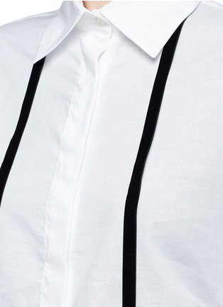Detail View - Click To Enlarge - ANN DEMEULEMEESTER - Velvet sash extended back hem poplin shirt