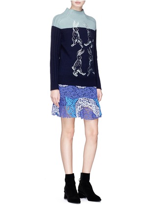 Figure View - Click To Enlarge - HELEN LEE - Colourblock bunny embroidered wool-cashmere sweater
