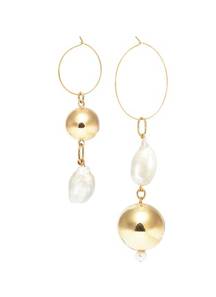 Main View - Click To Enlarge - MOUNSER - 'Pagoda Fruit Baroque Pearl' mismatched hoop earrings