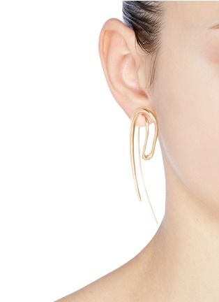 Figure View - Click To Enlarge - CHARLOTTE CHESNAIS - 'Initial' hook single earring