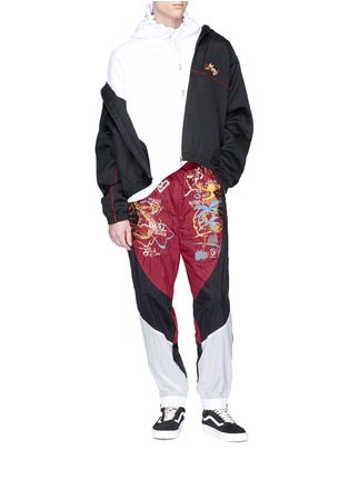 Figure View - Click To Enlarge - DOUBLET - Dragon embroidered colourblock track pants