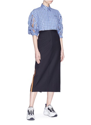 Figure View - Click To Enlarge - 72951 - Ball chain hem slit sleeve check plaid cropped shirt