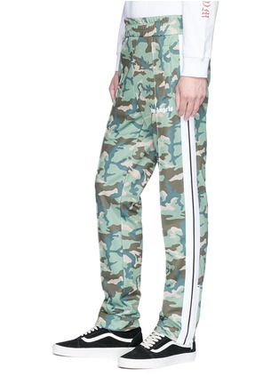 Detail View - Click To Enlarge - PALM ANGELS - Camouflage print track pants