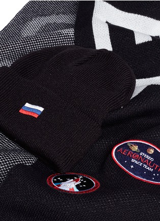 Detail View - Click To Enlarge - STEREO VINYLS - Beanie and muffler set