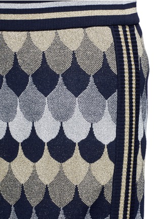 Detail View - Click To Enlarge - GUCCI - Metallic scale knit shorts