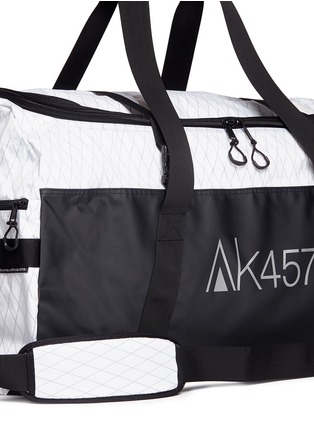  - BURTON - 'AK457' colourblock duffle bag