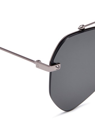Detail View - Click To Enlarge - ALEXANDER MCQUEEN - 'Piercing' metal angular sunglasses