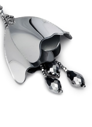 Detail View - Click To Enlarge - OSCAR DE LA RENTA - 'Mini Impatiens' metallic petal glass crystal drop clip earrings