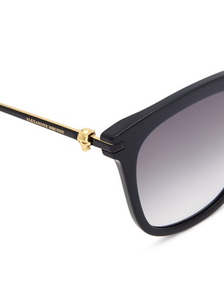 Detail View - Click To Enlarge - ALEXANDER MCQUEEN - Skull hinge metal temple acetate square sunglasses