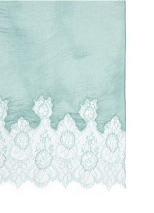 Detail View - Click To Enlarge - VALENTINO GARAVANI - Lace trim plissé modal-cashmere scarf