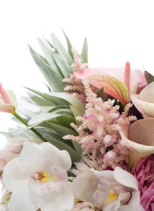  - ELLERMANN FLOWER BOUTIQUE - Sheer Blush in a vase