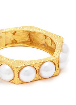 Detail View - Click To Enlarge - KENNETH JAY LANE - Glass pearl textured hexagon bangle