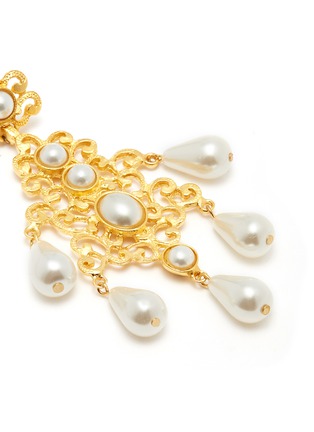 Detail View - Click To Enlarge - KENNETH JAY LANE - Filagree glass pearl drop clip earrings