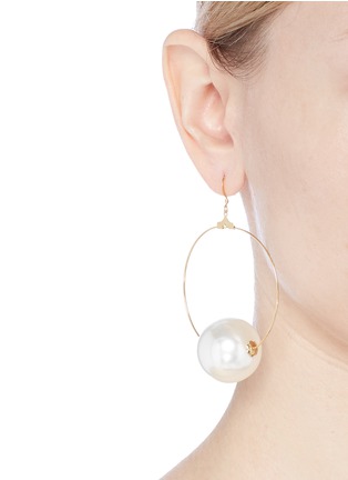 Figure View - Click To Enlarge - KENNETH JAY LANE - Glass pearl sphere hoop earrings