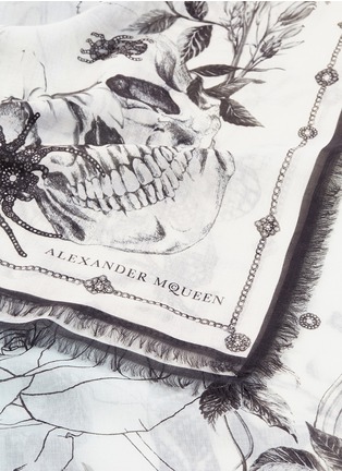 Detail View - Click To Enlarge - ALEXANDER MCQUEEN - 'Wild Botanical Skull' print modal-wool scarf