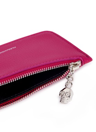 Detail View - Click To Enlarge - ALEXANDER MCQUEEN - Skull zip leather card holder