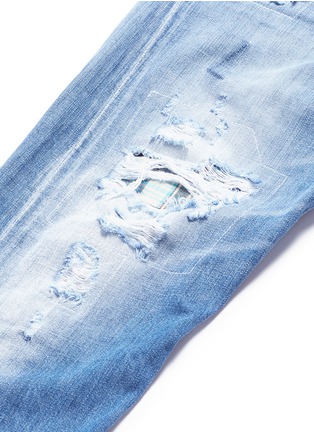 Detail View - Click To Enlarge - 71465 - Ripped bleached jeans