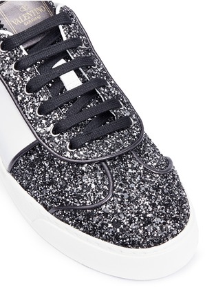 Detail View - Click To Enlarge - VALENTINO GARAVANI - 'Flycrew' glitter leather sneakers
