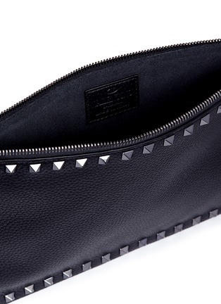 Detail View - Click To Enlarge - VALENTINO GARAVANI - Rockstud leather zip pouch