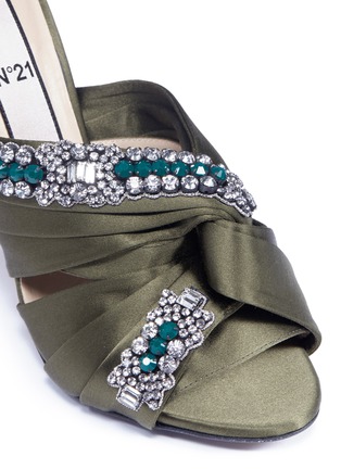 Detail View - Click To Enlarge - NO.21 - Strass embellished knotted satin mules
