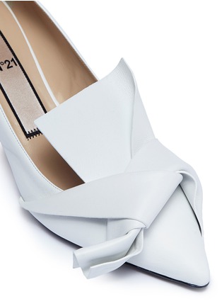 Detail View - Click To Enlarge - NO.21 - Bow leather pumps